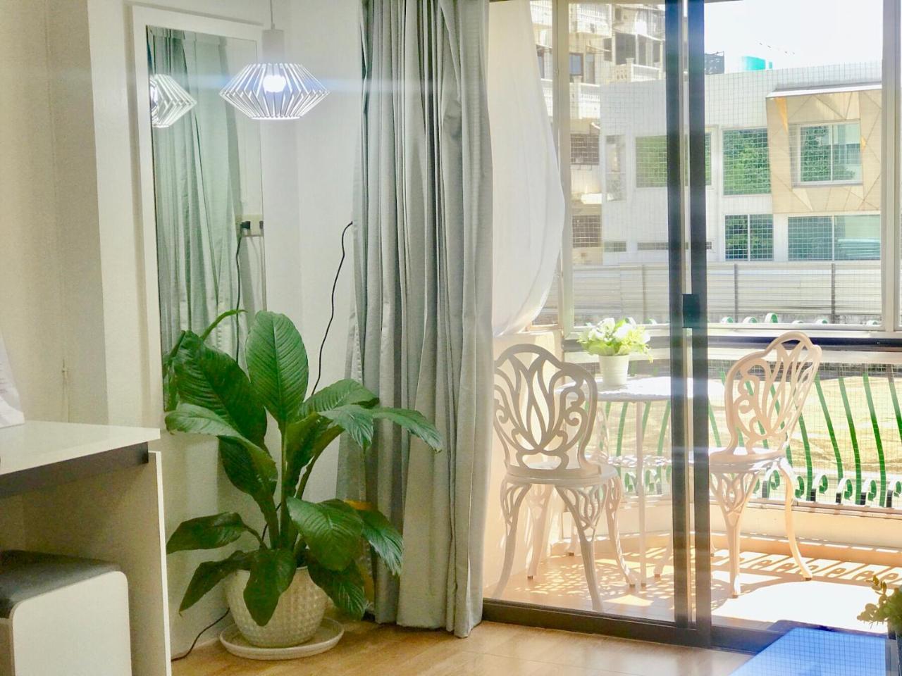 Cozy B At Nimman Studio Room In Condominium Chiang Mai Bagian luar foto